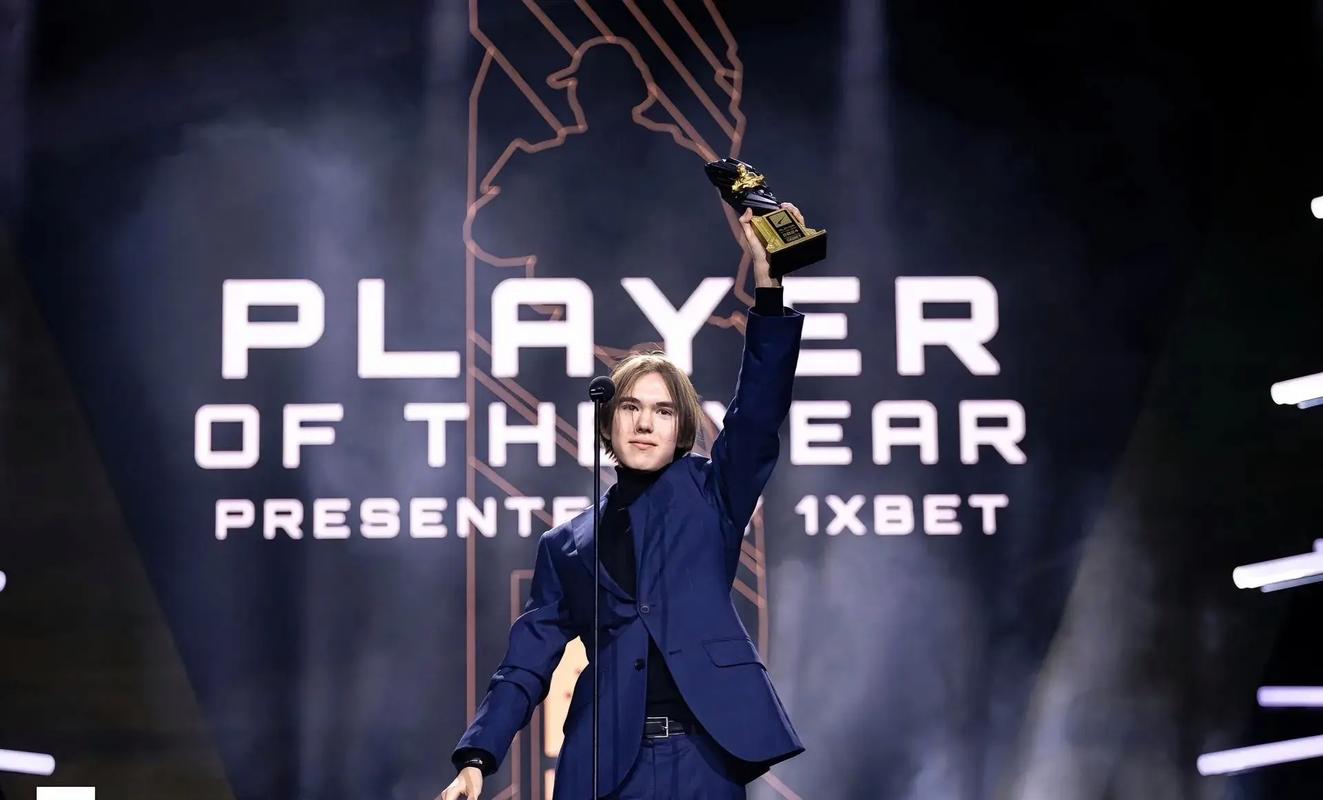 中单卢锡安时隔877天再次在LPL出场！